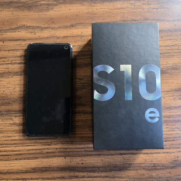 Samsung Galaxy S10E and Otterbox Defender Pro Bundle